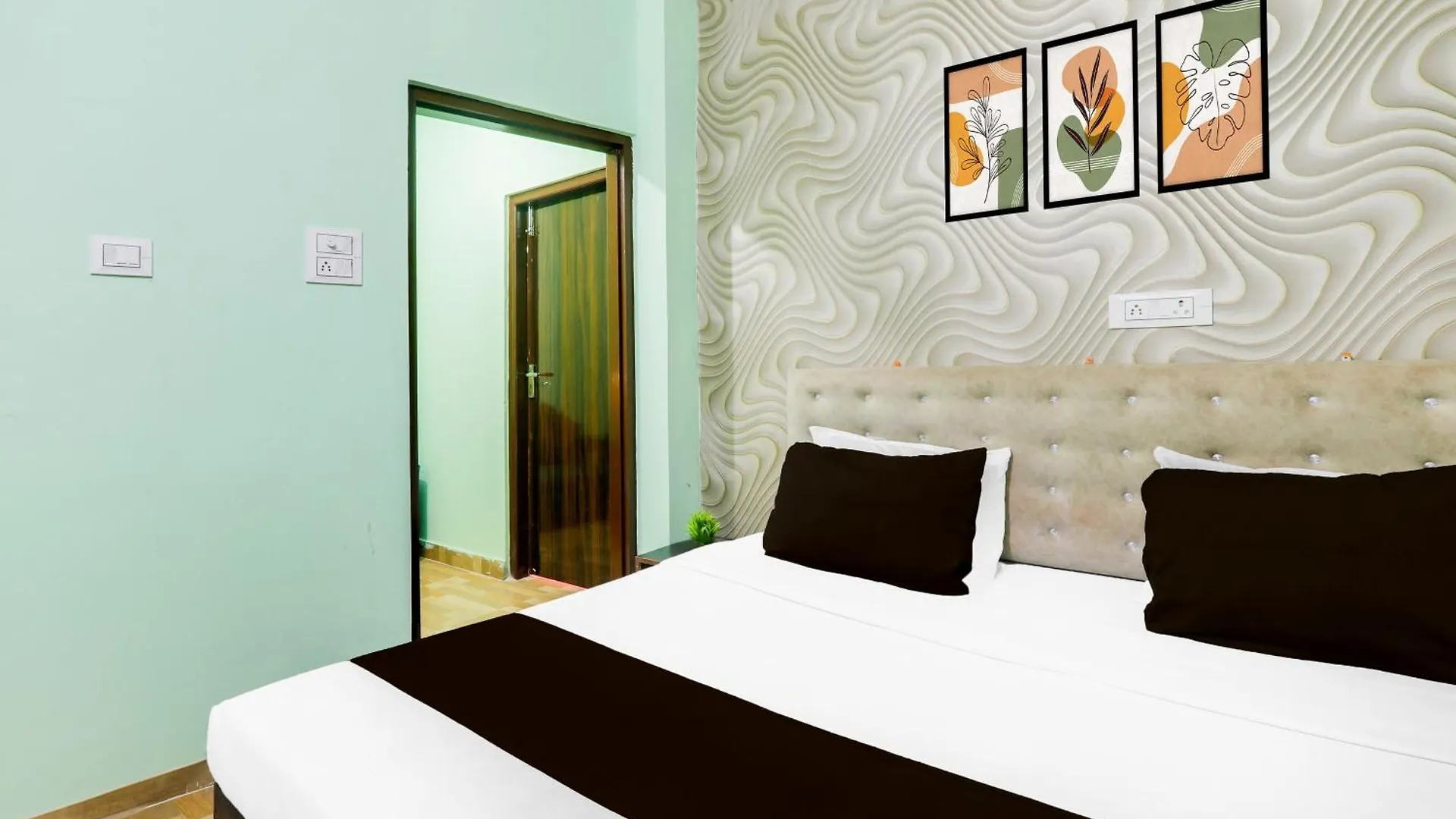 Hotel O The Pratima Inn Kakarmatha